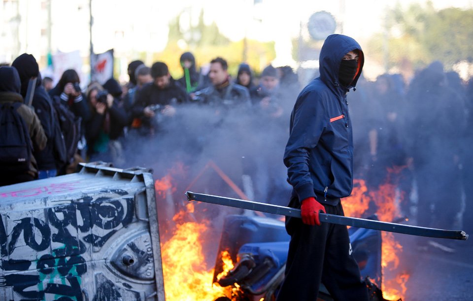 Κουκουλοφόροι διέλυσαν τα πάντα το πρωί της Τετάρτης στο κέντρο της Αθήνας [εικόνες & βίντεο] | iefimerida.gr 2