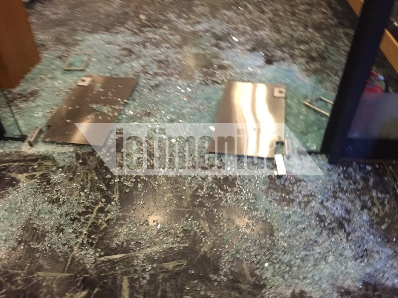 Αναρχική συλλογικότητα έκανε την επίθεση με σφυριά στα γραφεία συμβολαιογραφικού συλλόγου [εικόνες & βίντεο] | iefimerida.gr 0