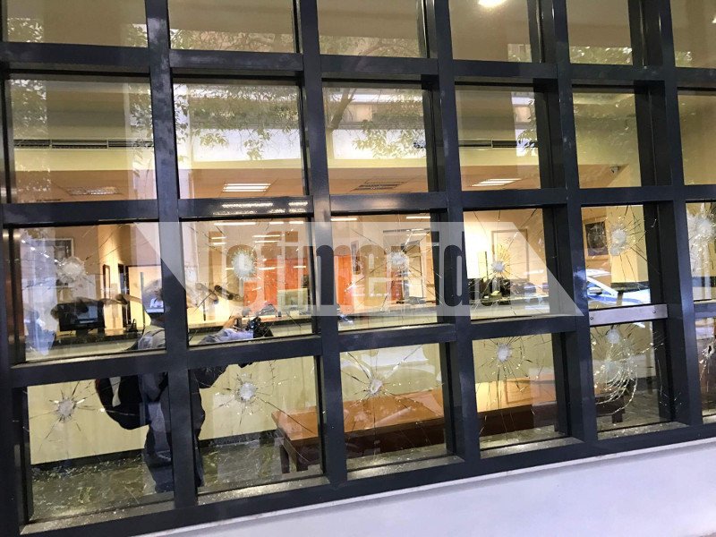 Αναρχική συλλογικότητα έκανε την επίθεση με σφυριά στα γραφεία συμβολαιογραφικού συλλόγου [εικόνες & βίντεο] | iefimerida.gr 1