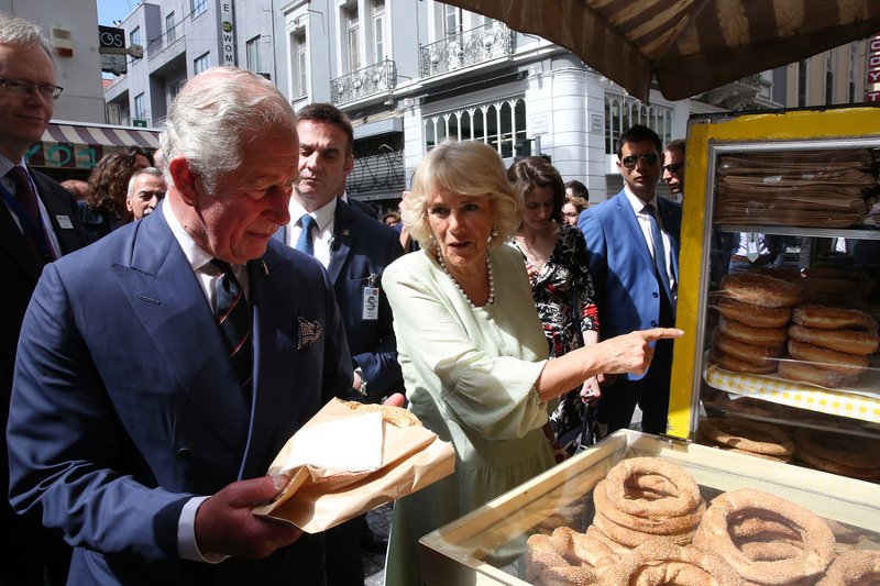 Ο διάλογος του πρίγκιπα Καρόλου με τον κουλουρτζή -Πόσα κουλούρια πουλάτε; [βίντεο] | iefimerida.gr 1