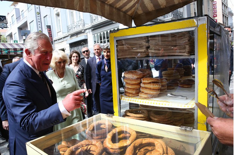 Ο διάλογος του πρίγκιπα Καρόλου με τον κουλουρτζή -Πόσα κουλούρια πουλάτε; [βίντεο] | iefimerida.gr 0