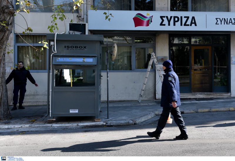 Μέτρα ασφαλείας στην Κουμουνδούρου -Τοποθέτησαν κουβούκλιο [εικόνες] | iefimerida.gr 3