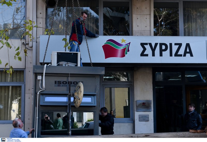 Μέτρα ασφαλείας στην Κουμουνδούρου -Τοποθέτησαν κουβούκλιο [εικόνες] | iefimerida.gr 2