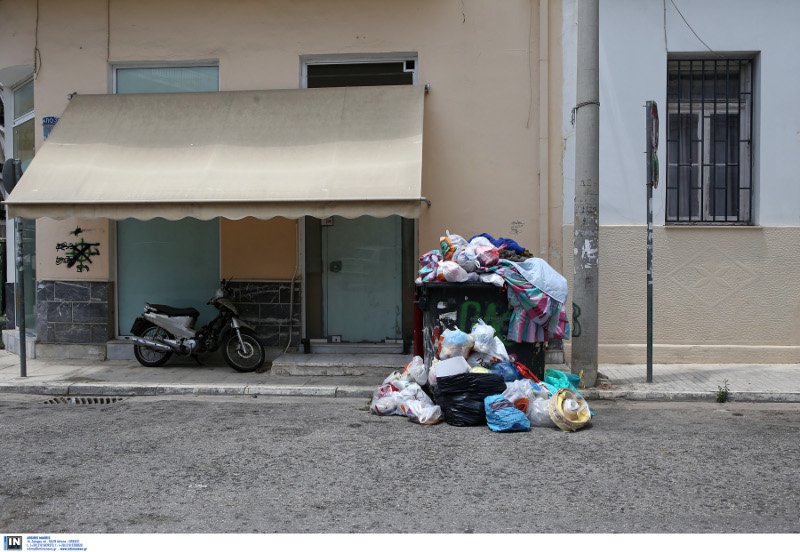 Λόφοι τα σκουπίδια, απέραντη χωματερή η Αττική -Δραματική κατάσταση στα τουριστικά σημεία | iefimerida.gr 8
