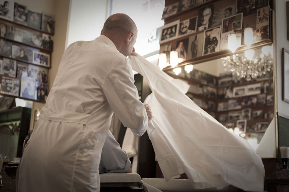 Το τελευταίο μπαρμπέρικο της Ιταλίας -Η ελληνική τέχνη του ξυρίσματος, που λατρεύτηκε από τα κουρεία της Ρώμης [εικόνες]  | iefimerida.gr 5