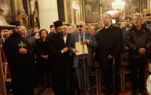 Ο Κουρουμπλής σε ρόλο ψάλτη -Στην ακολουθία των Χαιρετισμών [βίντεο] | iefimerida.gr 2