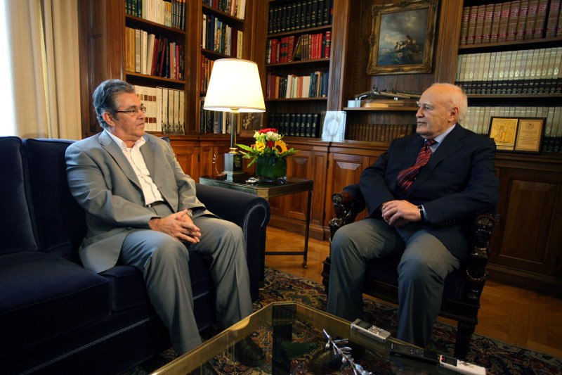 Ο Κουτσούμπας έβαλε γραβάτα για να πάει στον Παυλόπουλο [εικόνες] | iefimerida.gr 3