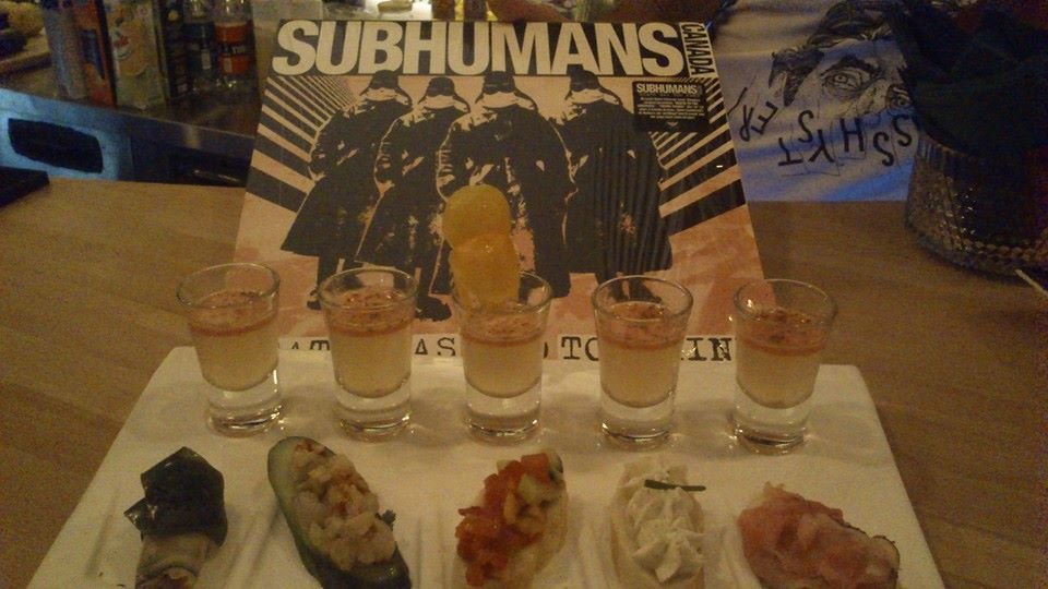 Θείο Τραγί: Σε αυτό το συνεταιριστικό μπιστρό των Πετραλώνων θα φάτε το πιο πανκ λαβράκι σε ζύμη αλατιού [εικόνες]  | iefimerida.gr 1