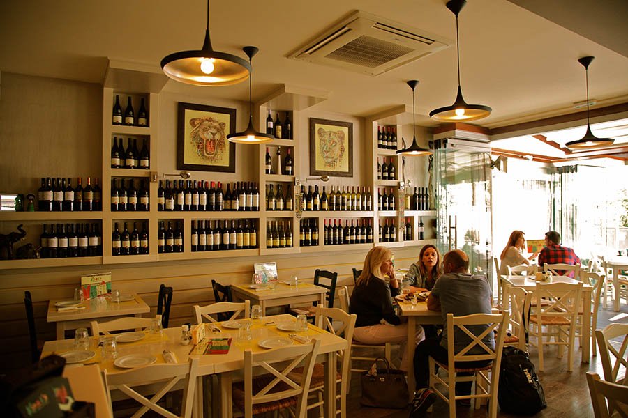 Kozi's Meet 'n eat: Το νέο στέκι του Έλληνα που ήρθε από την Αφρική και μαγεύει με τις αφρικανικές συνταγές του [εικόνες] | iefimerida.gr 1