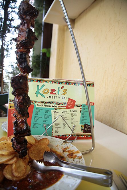 Kozi's Meet 'n eat: Το νέο στέκι του Έλληνα που ήρθε από την Αφρική και μαγεύει με τις αφρικανικές συνταγές του [εικόνες] | iefimerida.gr 4