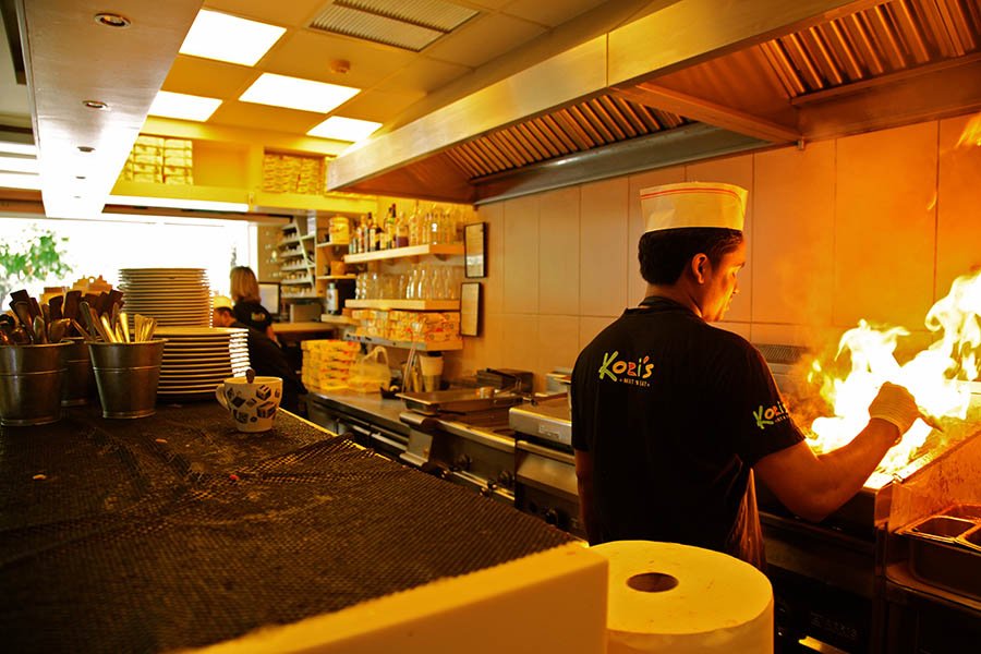 Kozi's Meet 'n eat: Το νέο στέκι του Έλληνα που ήρθε από την Αφρική και μαγεύει με τις αφρικανικές συνταγές του [εικόνες] | iefimerida.gr 5