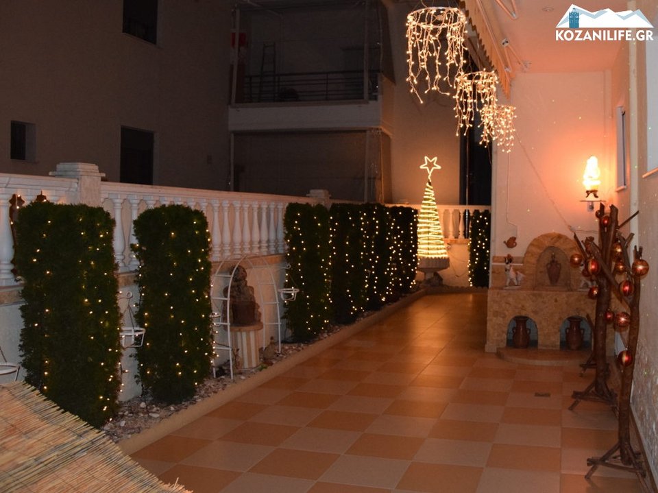 Δείτε πώς στόλισε το σπίτι του ένας... μερακλής με τα Χριστούγεννα [εικόνες & βίντεο]  | iefimerida.gr 3