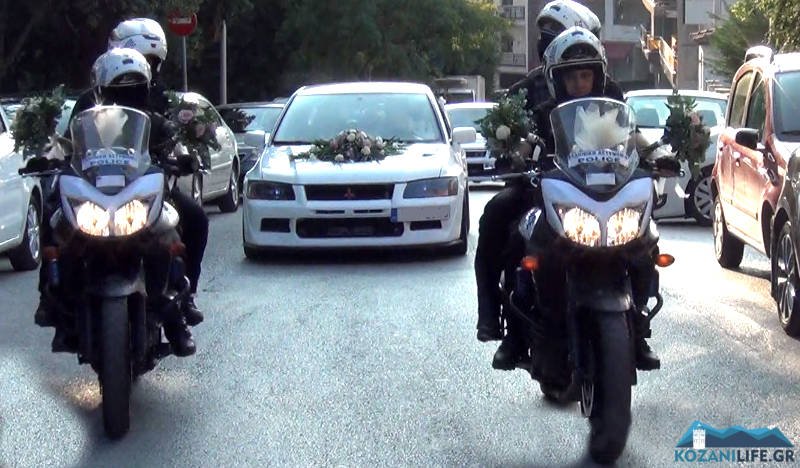 Κοζάνη: Θεαματική είσοδο νύφης στην εκκλησία- Με μοτοσικλέτες της ομάδας ΔΙΑΣ [εικόνες & βίντεο] | iefimerida.gr 1