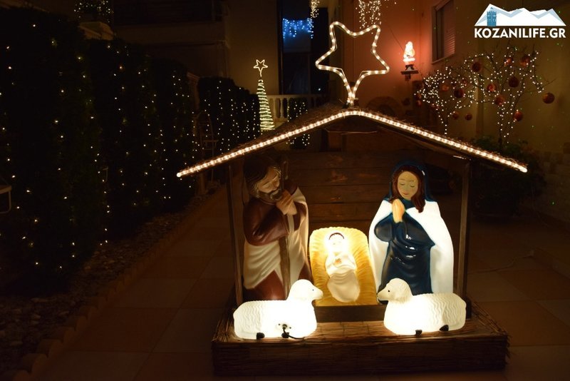 Η πολυκατοικία με τα περισσότερα χριστουγεννιάτικα φωτάκια βρίσκεται στην Κοζάνη -Στολισμός υπερπαραγωγή [εικόνες & βίντεο] | iefimerida.gr 5