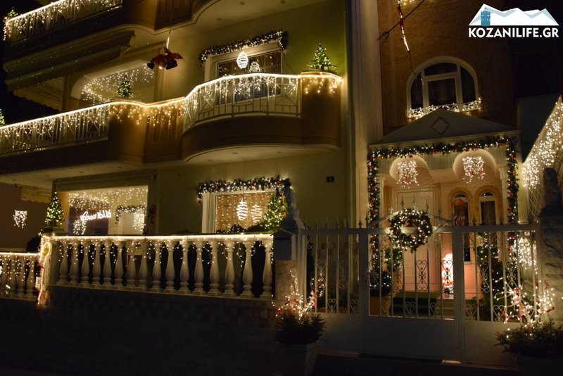 Η πολυκατοικία με τα περισσότερα χριστουγεννιάτικα φωτάκια βρίσκεται στην Κοζάνη -Στολισμός υπερπαραγωγή [εικόνες & βίντεο] | iefimerida.gr 2