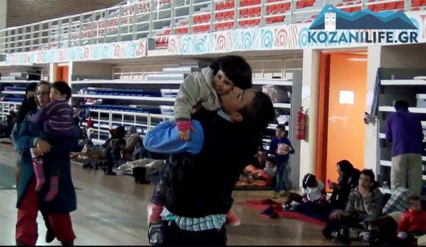 Γυναίκες στην Κοζάνη γιορτάζουν μαγειρεύοντας 900 μερίδες για τους πρόσφυγες  | iefimerida.gr 1