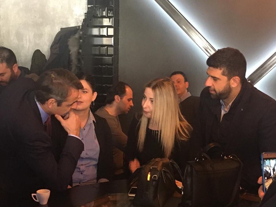 Η βόλτα του Κυριάκου Μητσοτάκη στα Σιάτιστα Κοζάνης -«Δυνατό το τσίπουρο...» [εικόνες & βίντεο] | iefimerida.gr 0