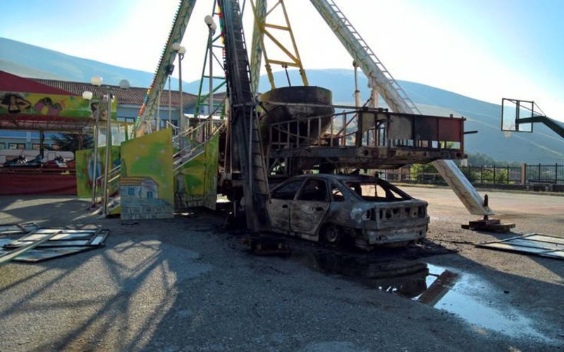 Τρόμος σε λούνα παρκ στην Κοζάνη -Αυτοκίνητο «καρφώθηκε» σε παιχνίδι [εικόνες] | iefimerida.gr 0