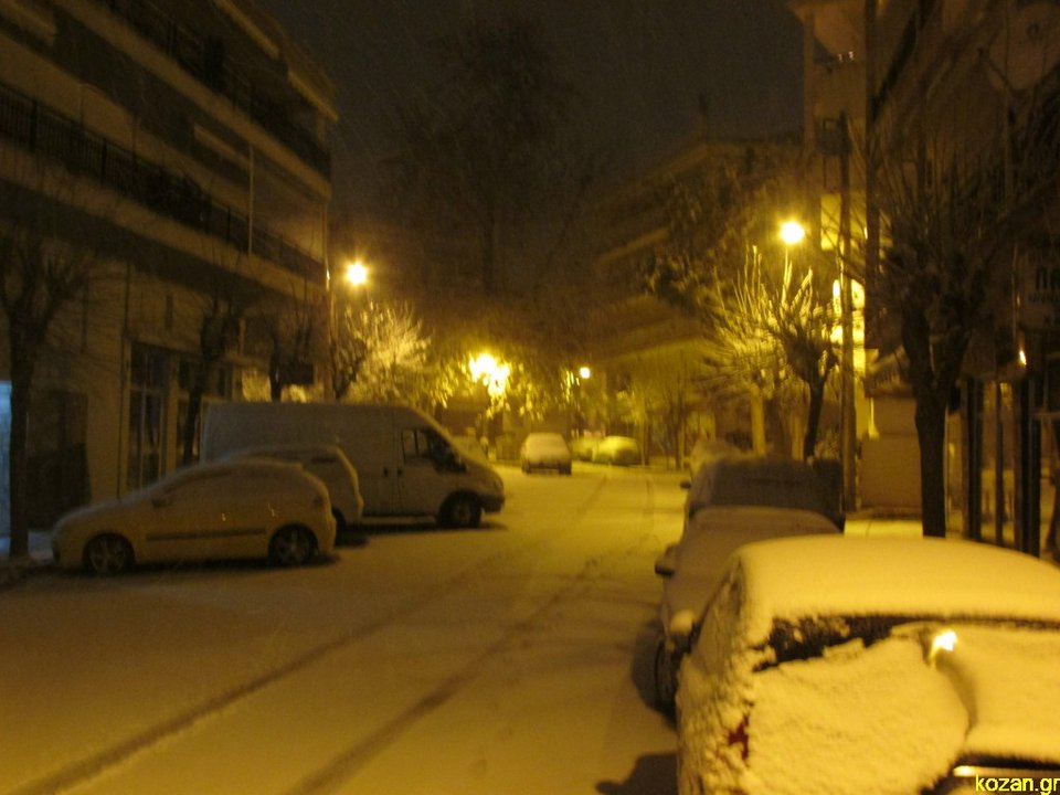 Πυκνό χιόνι στην Κοζάνη -Σε ετοιμότητα η πολιτική προστασία, κλειστά σχολεία [βίντεο] | iefimerida.gr 2