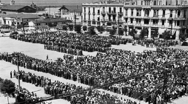 Λίγα λουλούδια στη μνήμη των Εβραίων της Θεσσαλονίκης που οδηγήθηκαν στα στρατόπεδα συγκέντρωσης [εικόνες] | iefimerida.gr 6