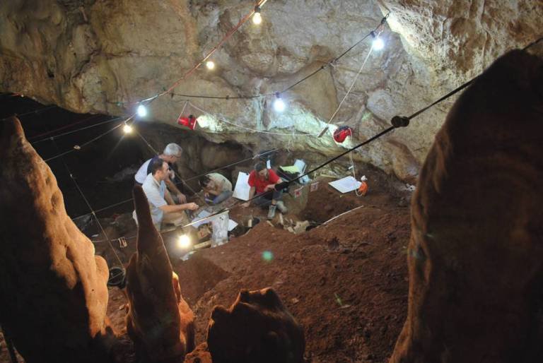 Αυτή είναι η σπηλιά όπου έκαναν σεξ για πρώτη φορά Ανθρωπος και Νεάντερταλ [εικόνες] | iefimerida.gr 7