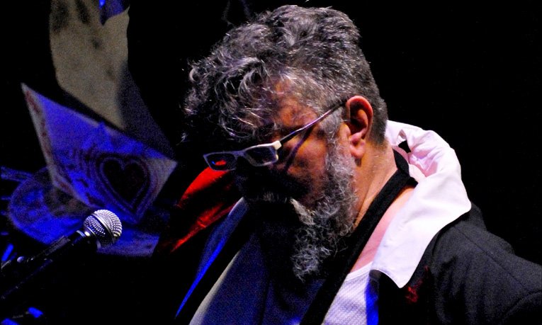 Ο Κραουνάκης πρωτοπορεί! Ανεβάζει παράσταση στην κεντρική Λαχαναγορά του Ρέντη  | iefimerida.gr 0