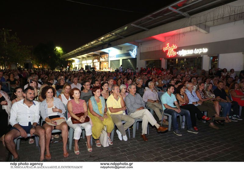 Δείτε φωτογραφίες από την πρωτοποριακή συναυλία του Σταμάτη Κραουνάκη στη Λαχαναγορά του Ρέντη [εικόνες] | iefimerida.gr 0