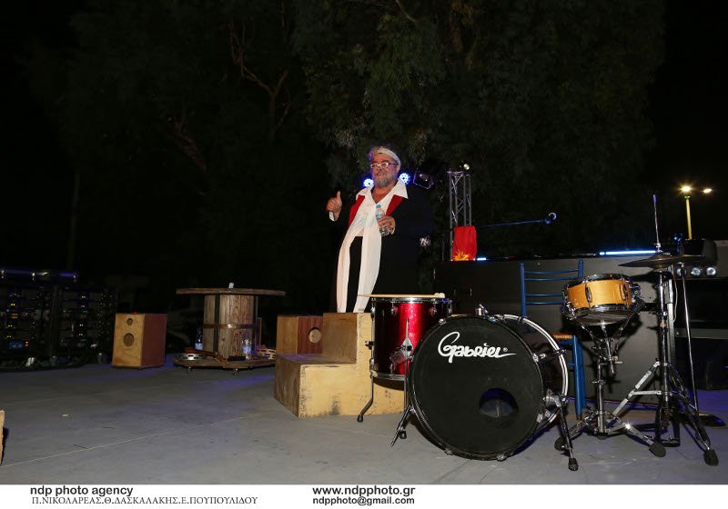 Δείτε φωτογραφίες από την πρωτοποριακή συναυλία του Σταμάτη Κραουνάκη στη Λαχαναγορά του Ρέντη [εικόνες] | iefimerida.gr 3