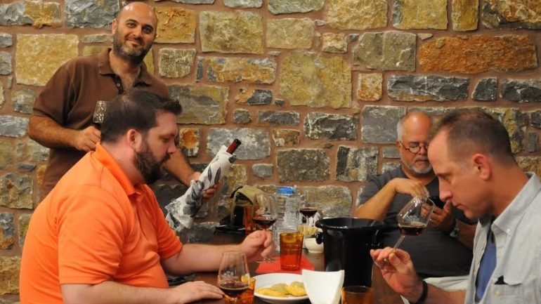 Από τις ΗΠΑ στην Ελλάδα για το κρητικό κρασί [εικόνες] | iefimerida.gr 1