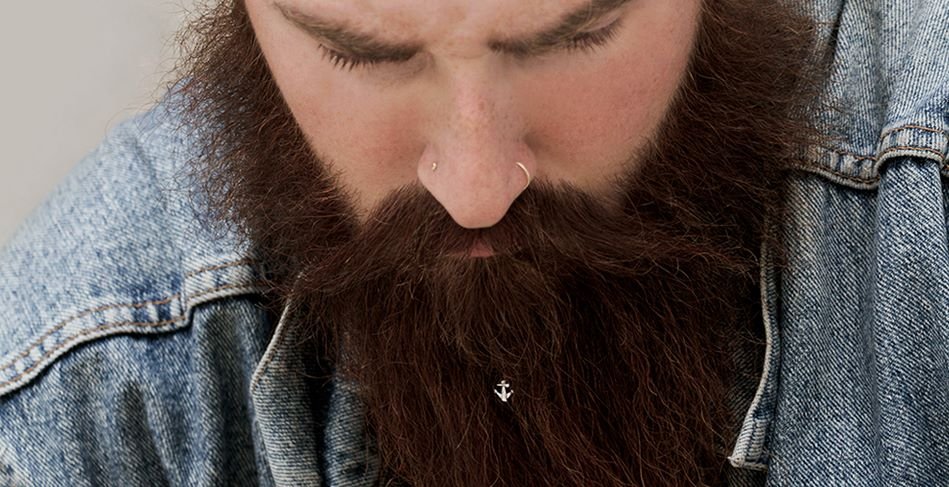 Τώρα και κοσμήματα για... μούσια -Η νέα μόδα [εικόνες] | iefimerida.gr 2