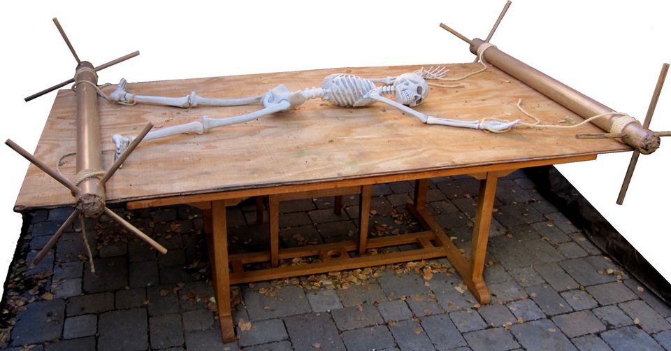 Έκθεση Μεσαιωνικών εργαλείων βασανισμού στο Κάστρο του κόμη Δράκουλα [εικόνες] | iefimerida.gr 2