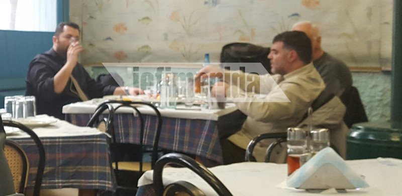 Ο Κρέτσος σε «αγαπησιάρικο» ραντεβού με Βαξεβάνη-Καρτερό -Ουζάκι και μεζέδες σε ταβέρνα της Συγγρού [εικόνες] | iefimerida.gr 3