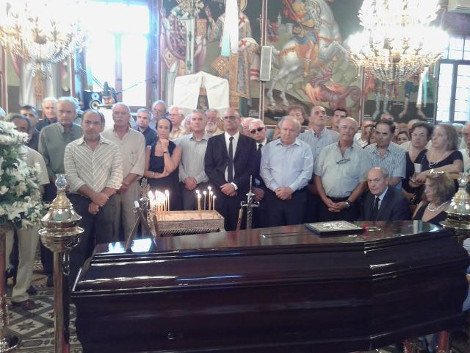 Κηδεύτηκε στη γενέτειρά του Κρήτη ο σπουδαίος Εμμανουήλ Κριαράς [εικόνες&βίντεο] | iefimerida.gr 0