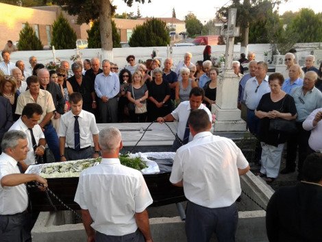 Κηδεύτηκε στη γενέτειρά του Κρήτη ο σπουδαίος Εμμανουήλ Κριαράς [εικόνες&βίντεο] | iefimerida.gr 2