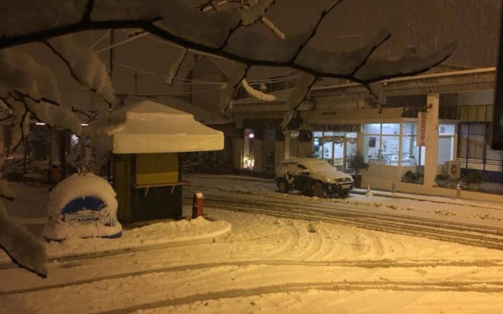 Στα λευκά η χώρα, προβλήματα από την κακοκαιρία – Χιόνια και χαμηλές θερμοκρασίες και σήμερα [εικόνες&βίντεο] | iefimerida.gr 23