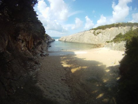 Σεϊτάν Λιμάνια - Γλώσσα: Δύο μοναδικές, κρυφές παραλίες, χωμένες ανάμεσα σε βράχια -Σκηνικό που θυμίζει Χαβάη σε Κρήτη και Μεσσηνία [εικόνες] | iefimerida.gr 2
