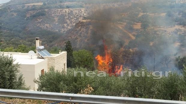 Υπό μερικό έλεγχο τέθηκε η πυρκαγιά στην Κνωσό [εικόνες] | iefimerida.gr 4