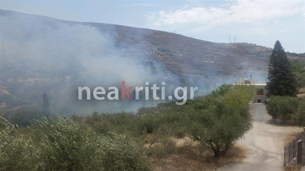 Υπό μερικό έλεγχο τέθηκε η πυρκαγιά στην Κνωσό [εικόνες] | iefimerida.gr 3