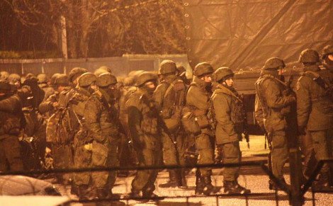 Ρώσοι κατέλαβαν δύο αεροδρόμια στην Ουκρανία -Μυρίζει μπαρούτι στην περιοχή | iefimerida.gr 4