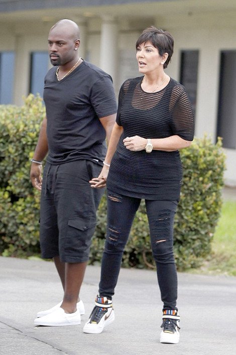 Η μητέρα της Κιμ Καρντάσιαν χαριεντίζεται με νεαρό, 17 χρόνια μικρότερό της [εικόνες] | iefimerida.gr 0