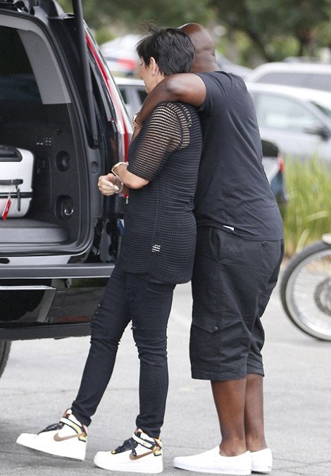 Η μητέρα της Κιμ Καρντάσιαν χαριεντίζεται με νεαρό, 17 χρόνια μικρότερό της [εικόνες] | iefimerida.gr 4