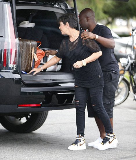 Η μητέρα της Κιμ Καρντάσιαν χαριεντίζεται με νεαρό, 17 χρόνια μικρότερό της [εικόνες] | iefimerida.gr 5