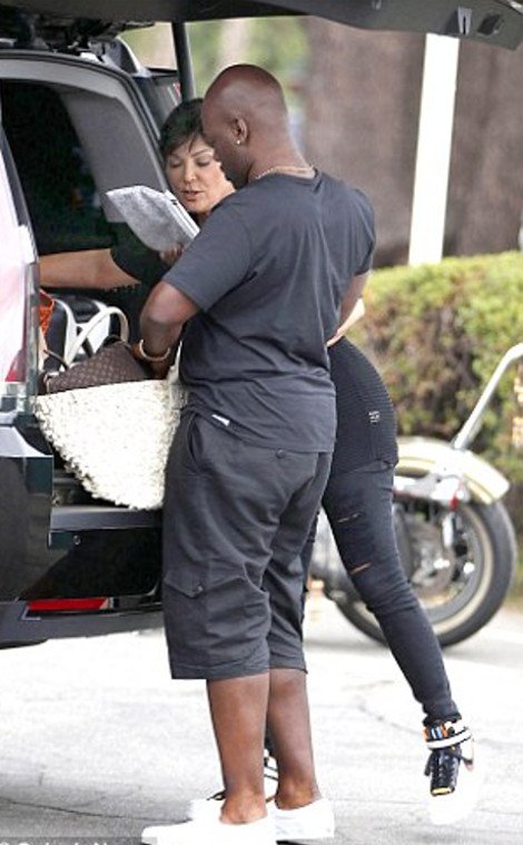 Η μητέρα της Κιμ Καρντάσιαν χαριεντίζεται με νεαρό, 17 χρόνια μικρότερό της [εικόνες] | iefimerida.gr 6