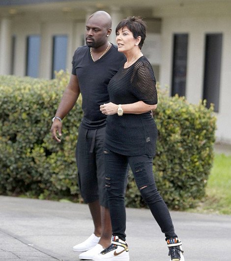 Η μητέρα της Κιμ Καρντάσιαν χαριεντίζεται με νεαρό, 17 χρόνια μικρότερό της [εικόνες] | iefimerida.gr 8