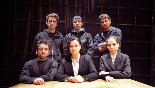 Σπάνια εμφάνιση της Καρυοφυλλιάς Καραμπέτη με τον νεότατο σύντροφό της [εικόνες] | iefimerida.gr 3