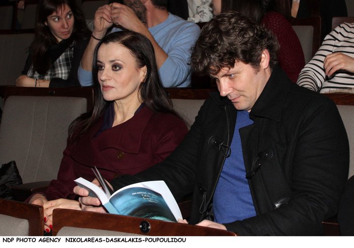 Σπάνια εμφάνιση της Καρυοφυλλιάς Καραμπέτη με τον νεότατο σύντροφό της [εικόνες] | iefimerida.gr 0