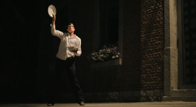 «La crise»: Στο Βέλγιο παίζουν μπαγλαμά, σπάνε πιάτα και ραπάρουν για την ελληνική κρίση [βίντεο]  | iefimerida.gr 0