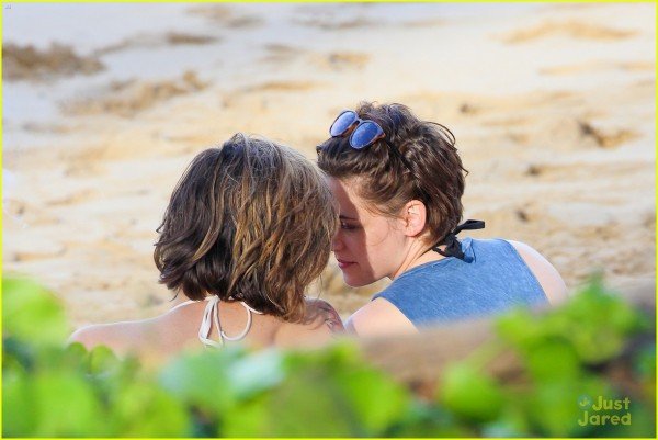 Η Kristen Stewart βαρέθηκε τους άντρες και βγαίνει με τη βοηθό της [εικόνες] | iefimerida.gr 0