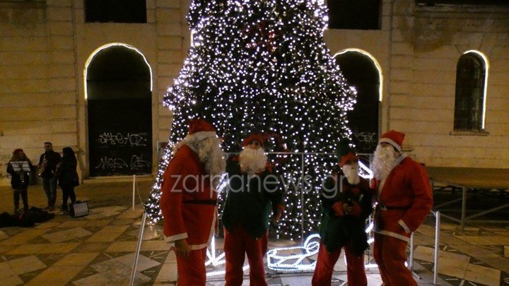 Θεός Κρητικός: Ντύθηκε Αγιος Βασίλης και έκανε πρόταση γάμου στην ανυποψίαστη σύντροφό του [εικόνες & βίντεο] | iefimerida.gr 2