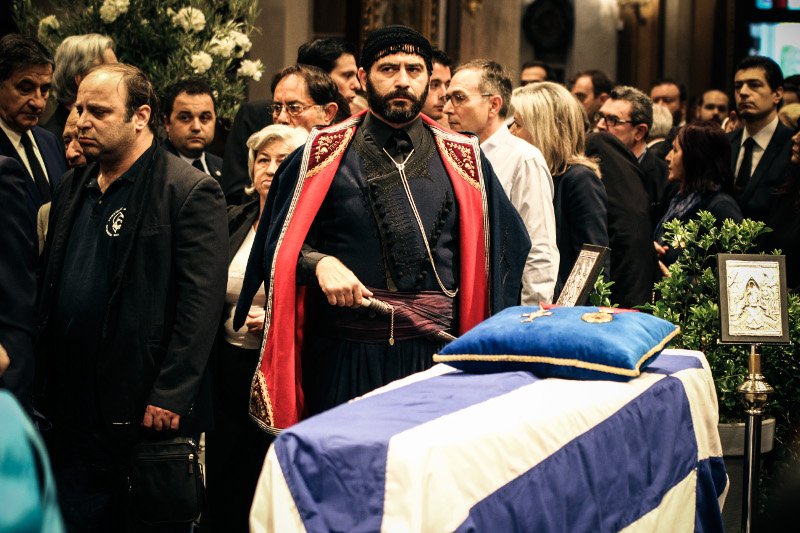 Βρακοφόροι από την Κρήτη στη Μητρόπολη Αθηνών αποχαιρετούν τον Κωνσταντίνο Μητσοτάκη [εικόνες] | iefimerida.gr 8